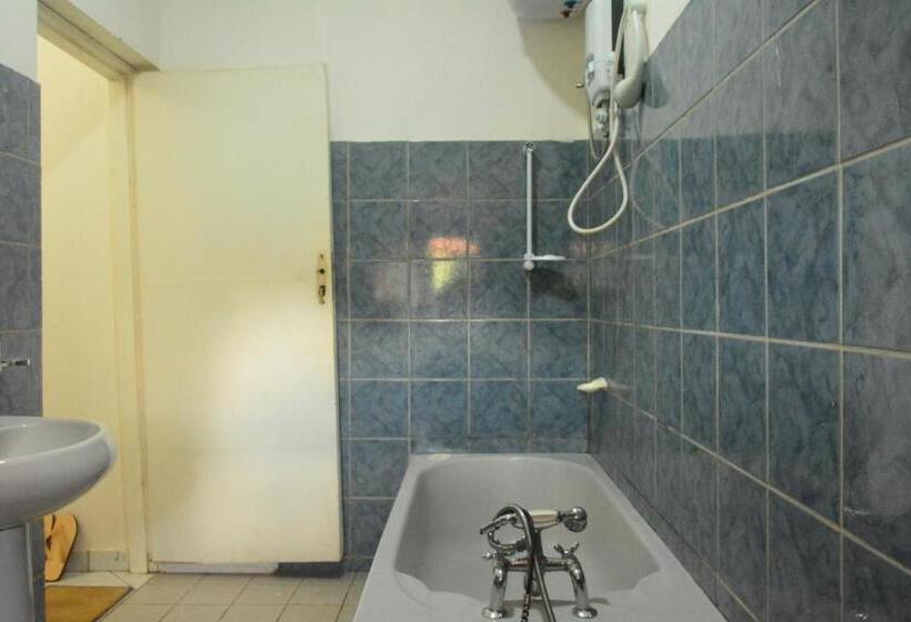 اتاق خانوادگی, Lakeshore Bed And Breakfast