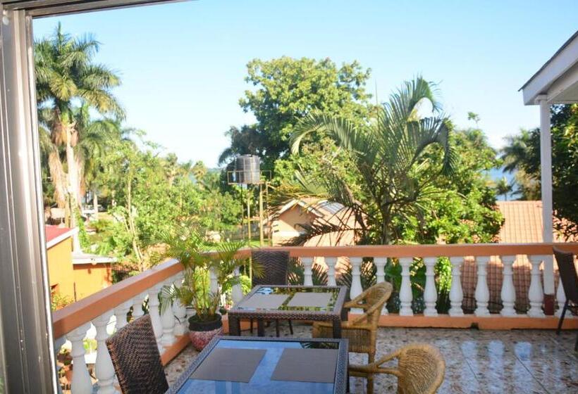 اتاق خانوادگی, Lakeshore Bed And Breakfast