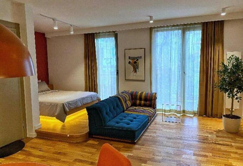 デラックススタジオ, B Suites