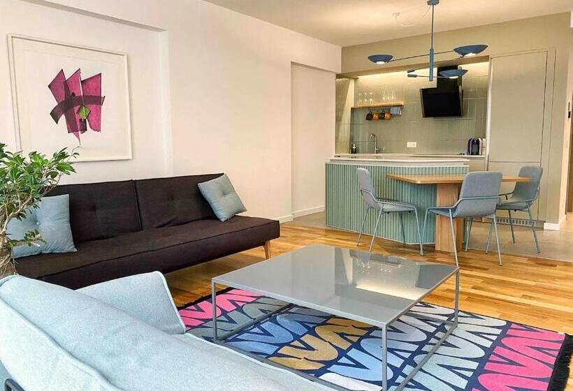 带大床的套房, B Suites