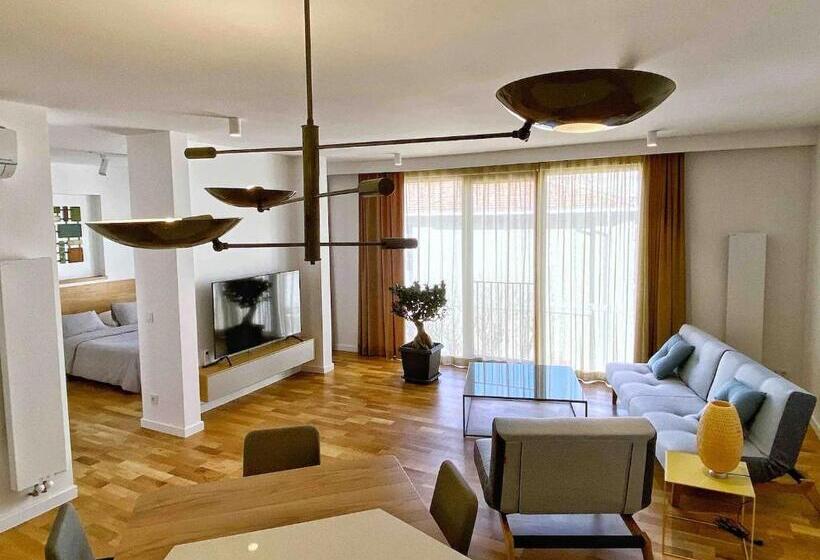 带大床的套房, B Suites