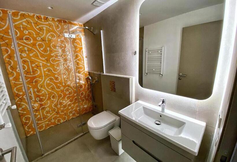 带大床的套房, B Suites