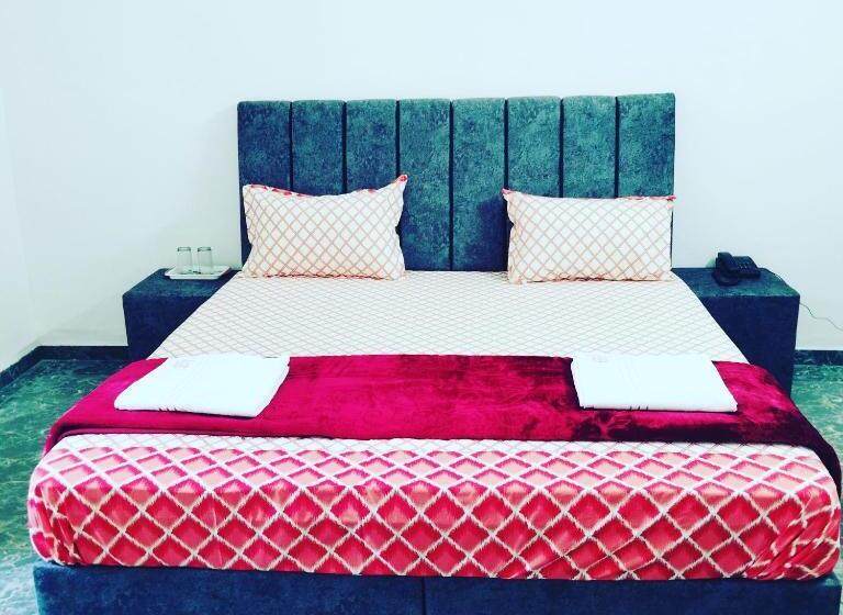 Номер Deluxe, Devkamal