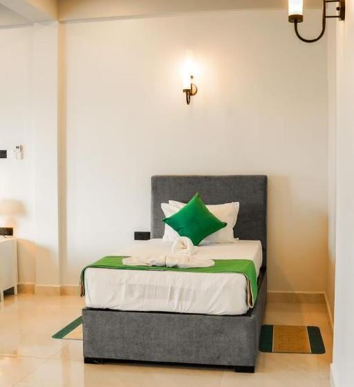 Семейный Номер, Hiru Beach Resort