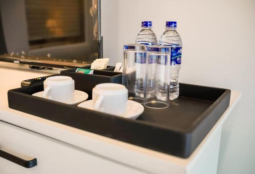 Семейный Номер, Hiru Beach Resort