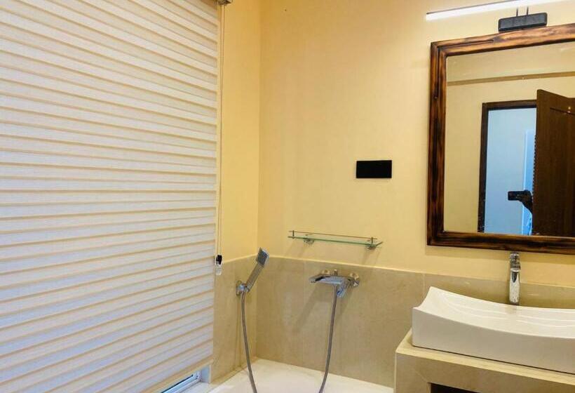 Номер Deluxe, Hiru Beach Resort