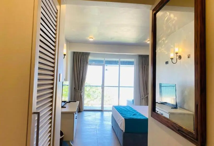 デラックスルーム, Hiru Beach Resort