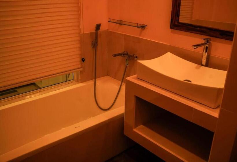 Номер Deluxe, Hiru Beach Resort