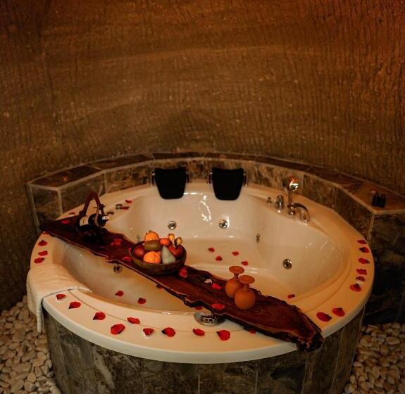 מיטת קינג בסוויטה, Lost City Cappadocia