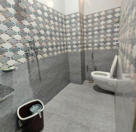 اتاق لوکس, Rama Inn