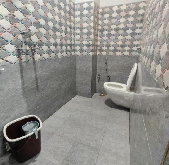 اتاق لوکس, Rama Inn