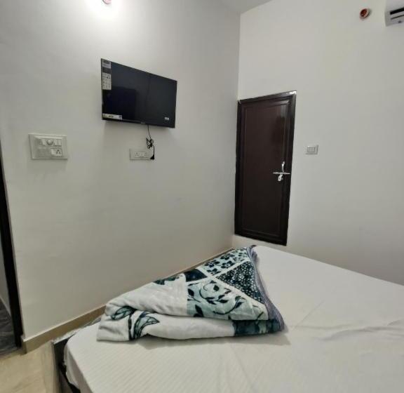 اتاق لوکس, Rama Inn