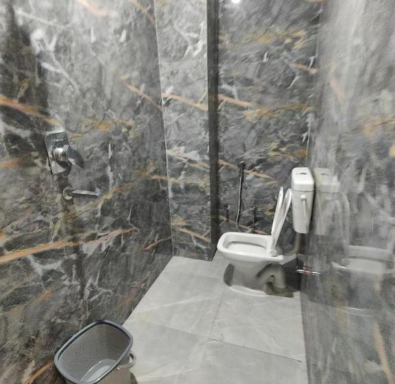 اتاق لوکس, Rama Inn