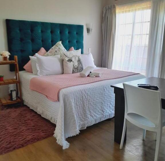 מיטת קינג בסוויטה, Adante Lodge 27 Mlonyeni