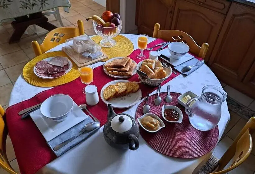 Perhehuone, Arveil