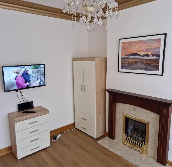 חדר דחוקס עם מיטת קינג, Uplands Grove Bungalow