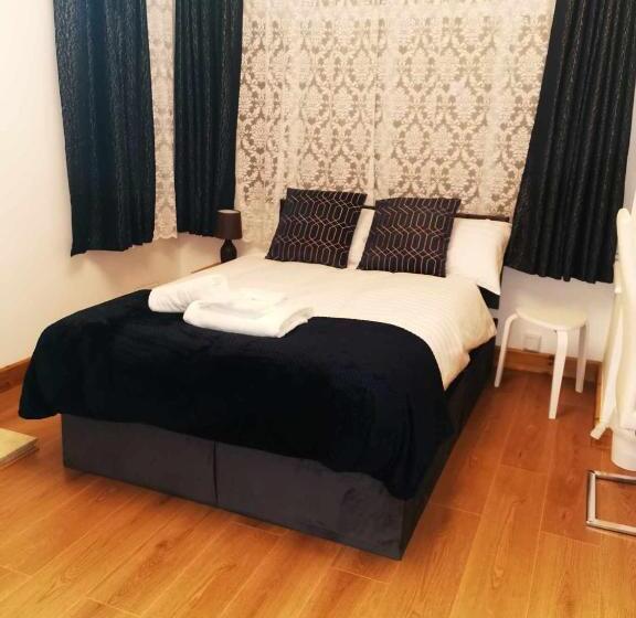 חדר דחוקס עם מיטת קינג, Uplands Grove Bungalow