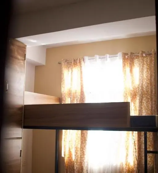 ルームシェアのワンベッド, The Secondfloor Gangtok