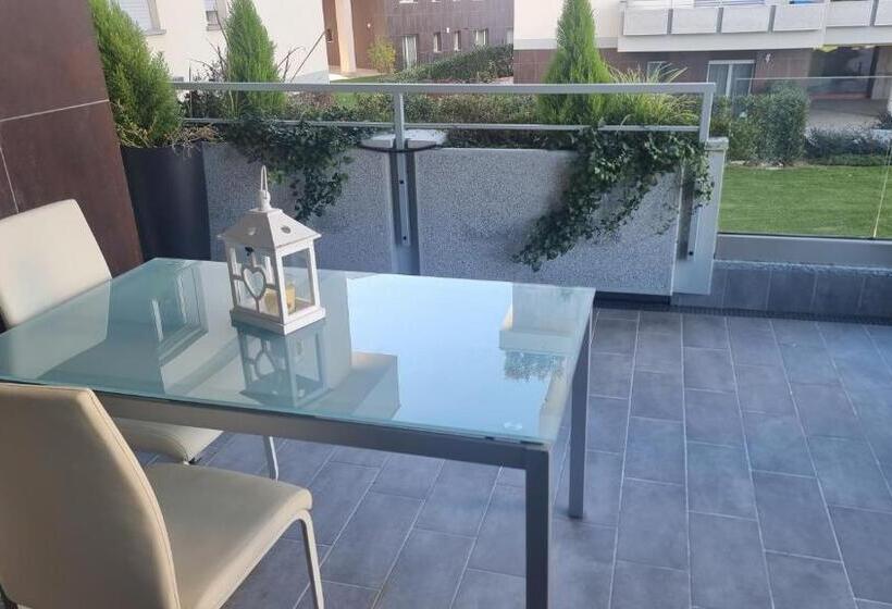 חדר סטנדרט לשלושה עם טרסה, New Living Milano