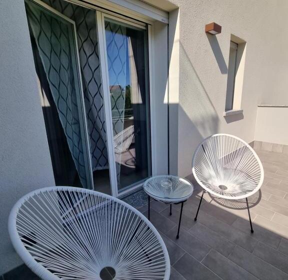 חדר סטנדרט לשלושה עם טרסה, New Living Milano