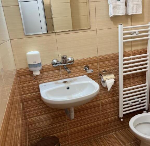 غرفة قياسية, почивна база орлица