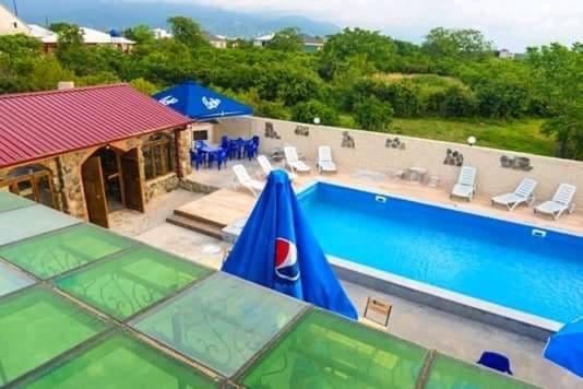 Номер Стандарт, Emilia