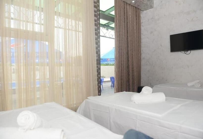 Номер Стандарт Трехместный, Emilia