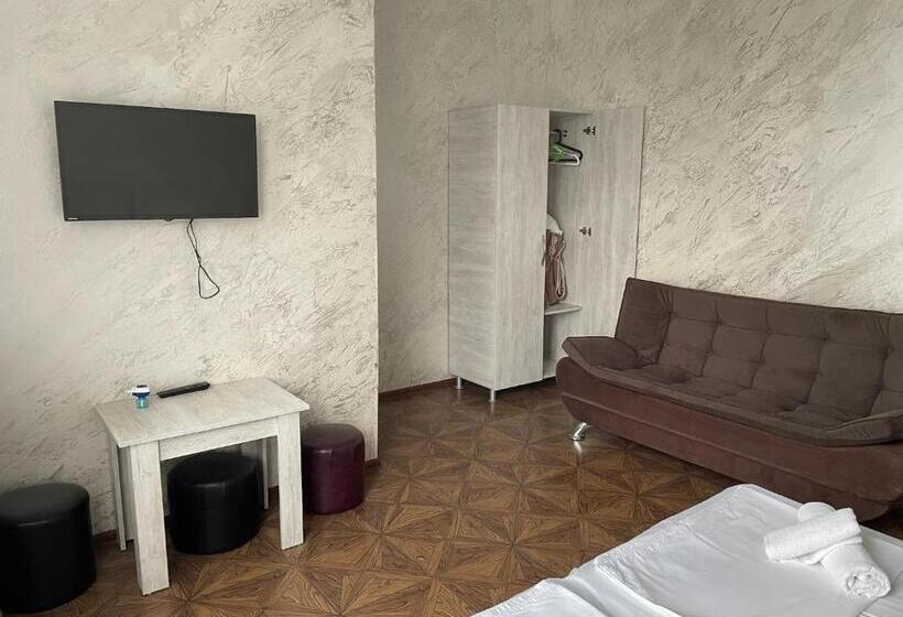 Четырехместный Номер Стандарт, Emilia