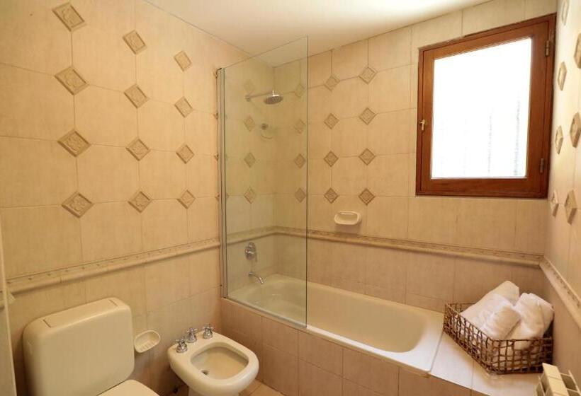 غرفة قياسية مطلّة علي الحديقة, Heura Petit