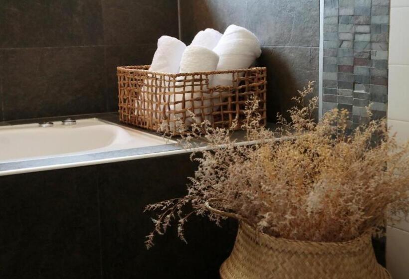 غرفة قياسية سرير كينج, Heura Petit