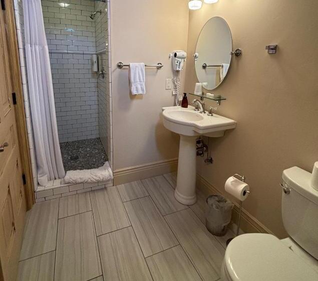 غرفة قياسية, Tahoe Star