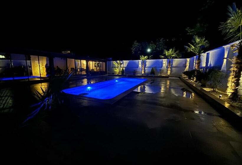 プールの見える1ベッドルームアパートメント, Kaleh Boutique Villa