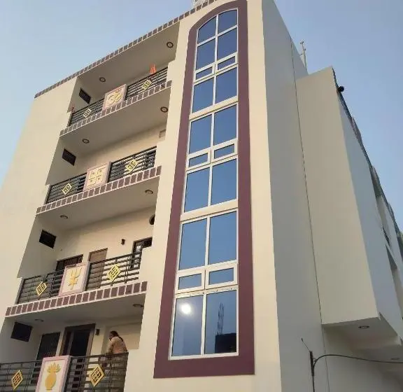 デラックスルーム, Goswami Guest House