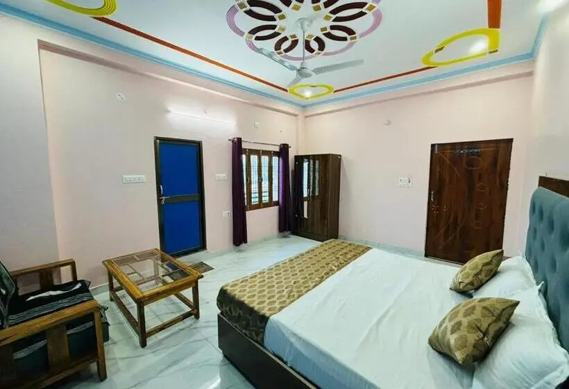 デラックスルーム, Goswami Guest House