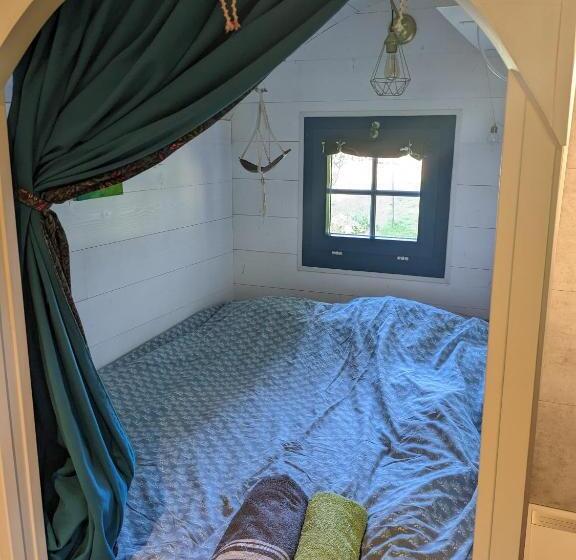 غرفة عائلية مطلّة علي الجبل, La Roulotte Tiny House Du Mond Idéal