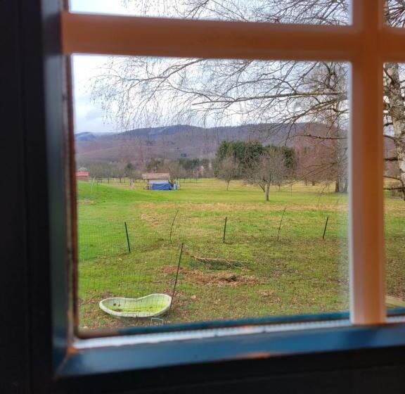 غرفة عائلية مطلّة علي الجبل, La Roulotte Tiny House Du Mond Idéal