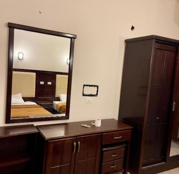 اتاق استاندارد, Black Prince Camp