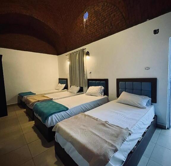 اتاق استاندارد سه نفره, Black Prince Camp