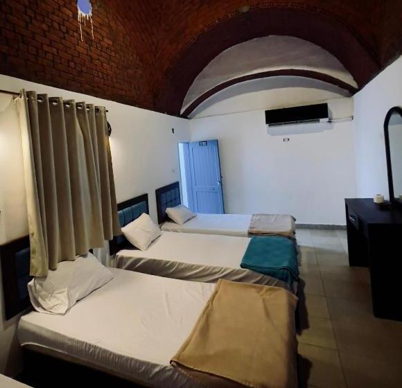 اتاق استاندارد سه نفره, Black Prince Camp