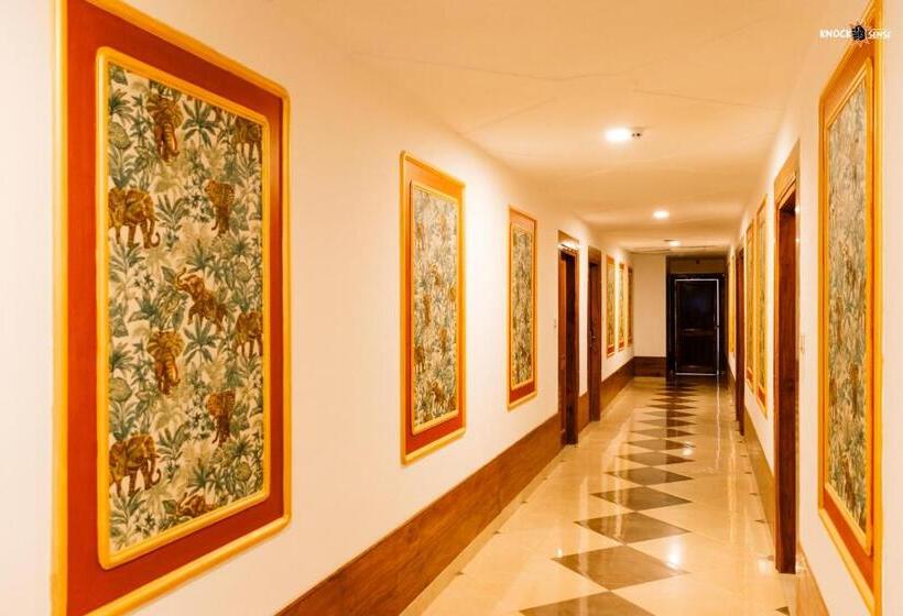 スタンダードルーム, The Ecstasy