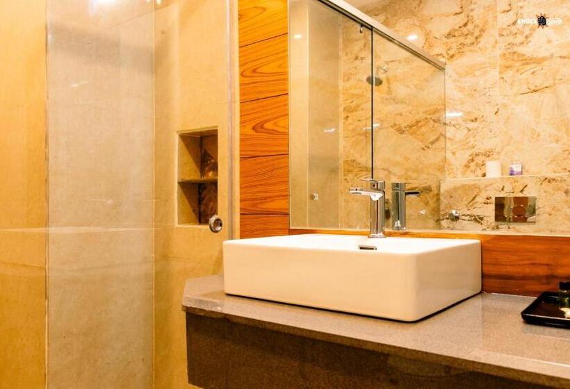 スタンダードルーム, The Ecstasy