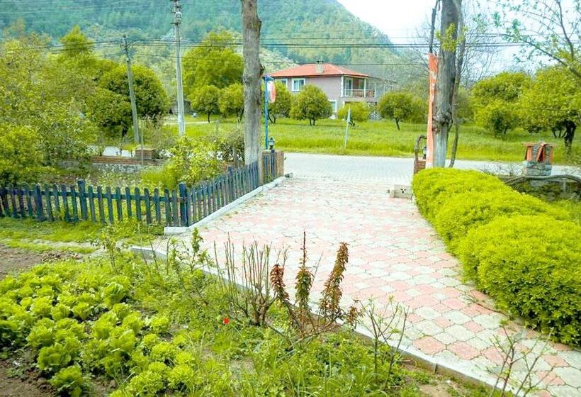 带1个卧室带花园景观的公寓, Mandalin Apart