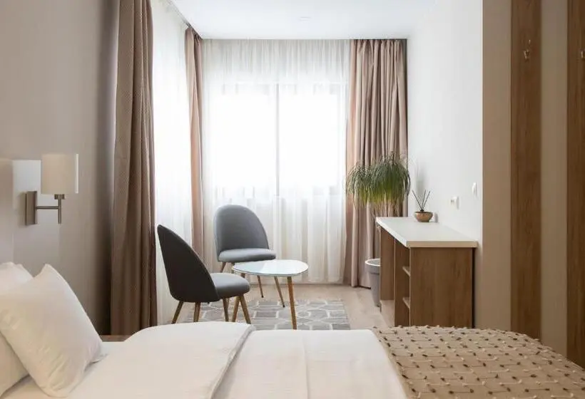 Standard Kolmen Hengen Huone, Casa Encian