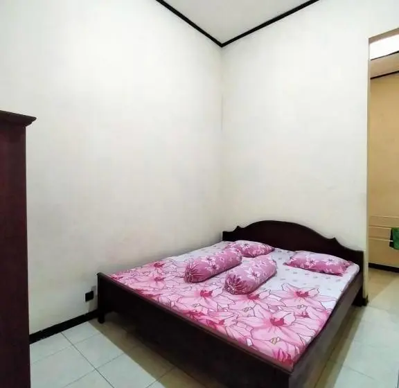 Habitació Estàndard, Djatis Purwo Wasito