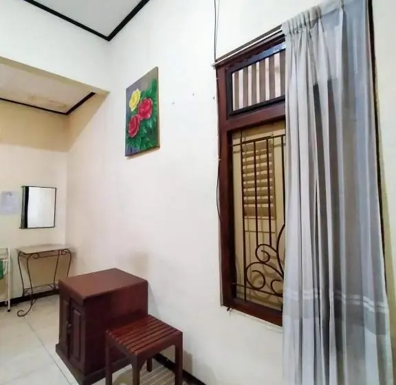 Habitació Estàndard, Djatis Purwo Wasito