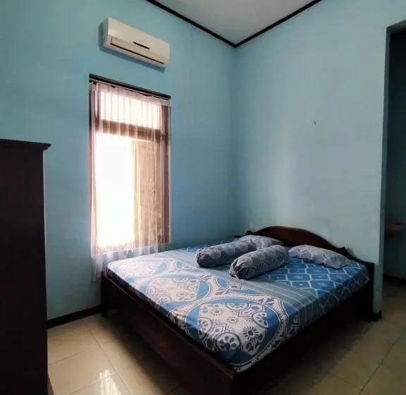 Habitació Estàndard, Djatis Purwo Wasito