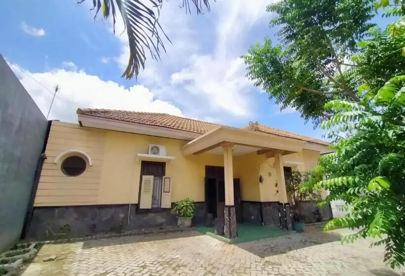 Habitació Estàndard, Djatis Purwo Wasito