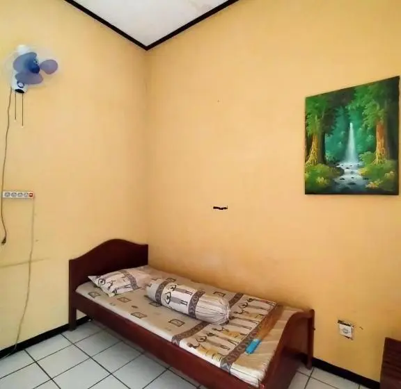 Habitació Economy Individual, Djatis Purwo Wasito