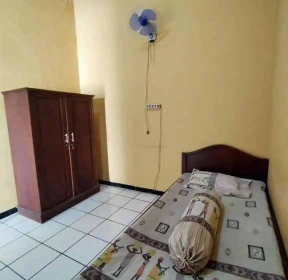 Habitació Economy Individual, Djatis Purwo Wasito