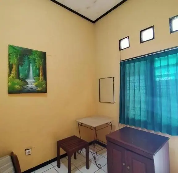 Habitació Economy Individual, Djatis Purwo Wasito